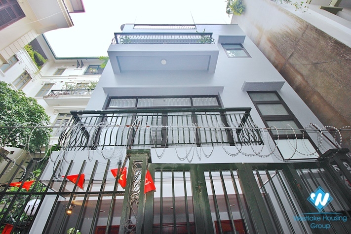 Brand new house with 5 bedrooms for rent in Dang Thai mai st, Tay Ho area